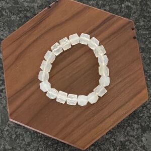 NATURAL MOONSTONE BRACELET